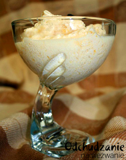 Mrożony jogurt z marakują lub brzoskwinią