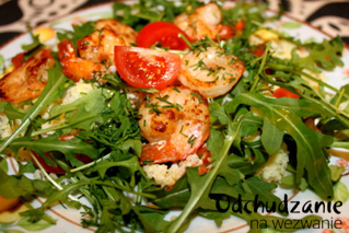 Sałatka z kaszą jaglaną i krewetkami